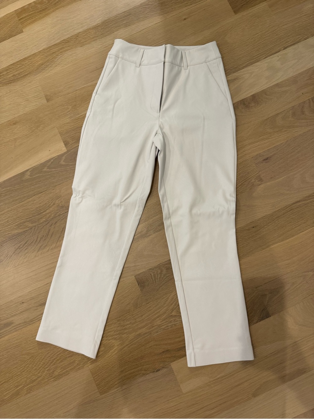 Commando Cream Straight-Leg Capris